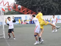Giành vé bán kết kịch tính, THPT Nguyễn Thị Minh Khai lại mơ vô địch