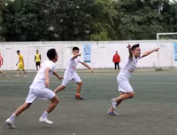 Giành vé bán kết kịch tính, THPT Nguyễn Thị Minh Khai lại mơ vô địch
