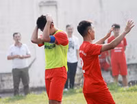 [ẢNH] Á quân THPT Phùng Khắc Khoan vất vả lấy vé tứ kết