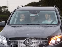 [ẢNH] Ibra, Lukaku và dàn sao M.U lạnh lùng đến sân tập, chờ đại chiến Liverpool