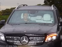 [ẢNH] Ibra, Lukaku và dàn sao M.U lạnh lùng đến sân tập, chờ đại chiến Liverpool