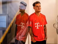 [ẢNH] Coutinho hớn hở ra mắt Bayern, lấy số áo tuyệt đẹp Robben để lại