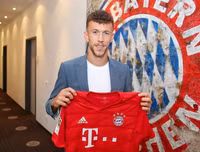 [ẢNH] Coutinho hớn hở ra mắt Bayern, lấy số áo tuyệt đẹp Robben để lại