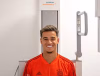 [ẢNH] Coutinho hớn hở ra mắt Bayern, lấy số áo tuyệt đẹp Robben để lại
