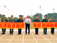 Bộ đội Hà Nội thi bắn súng trường, gói thuốc nổ, võ chiến đấu
