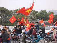 [ẢNH] Người hâm mộ phủ kín, biến Mỹ Đình thành 