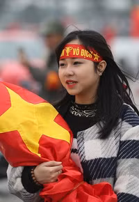 [ẢNH] Người hâm mộ phủ kín, biến Mỹ Đình thành 