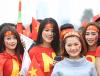 [ẢNH] Người hâm mộ phủ kín, biến Mỹ Đình thành 