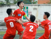 [ẢNH] Hai chiều cảm xúc sau loạt penalty đưa THPT Phùng Khắc Khoan vào vòng 1/8
