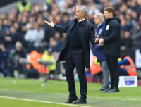 [ẢNH] Muôn sắc thái của HLV Mourinho trong màn ra mắt thắng hú vía cùng Tottenham