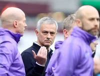 [ẢNH] Muôn sắc thái của HLV Mourinho trong màn ra mắt thắng hú vía cùng Tottenham