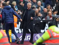 [ẢNH] Muôn sắc thái của HLV Mourinho trong màn ra mắt thắng hú vía cùng Tottenham