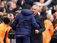 [ẢNH] Muôn sắc thái của HLV Mourinho trong màn ra mắt thắng hú vía cùng Tottenham
