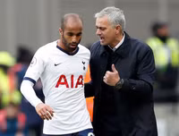 [ẢNH] Muôn sắc thái của HLV Mourinho trong màn ra mắt thắng hú vía cùng Tottenham