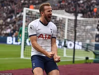 [ẢNH] Muôn sắc thái của HLV Mourinho trong màn ra mắt thắng hú vía cùng Tottenham