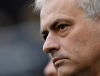 [ẢNH] Muôn sắc thái của HLV Mourinho trong màn ra mắt thắng hú vía cùng Tottenham