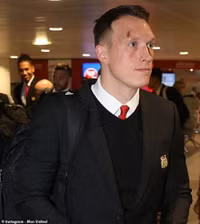 [ẢNH] Sir Alex bất chấp tuổi già, sang Nou Camp 