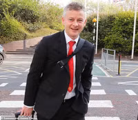 [ẢNH] Sir Alex bất chấp tuổi già, sang Nou Camp 