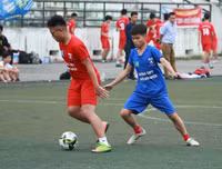 [ẢNH] CĐV Lê Văn Thiêm máu lửa phủ xanh khán đài sân Tây Hồ