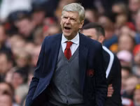 [ẢNH] Có gì bên trong hộp quà Sir Alex Ferguson tặng HLV Wenger?