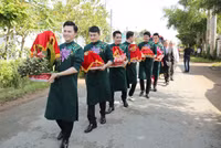 Lê Phương và chồng trẻ không ngừng thể hiện tình yêu tại lễ cưới