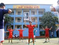 [ẢNH] Đội nắng luyện tập, chờ ngày tranh tài giải bóng đá học sinh Hà Nội 2018