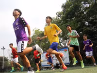 [ẢNH] Đội nắng luyện tập, chờ ngày tranh tài giải bóng đá học sinh Hà Nội 2018