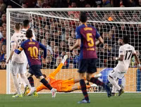 [ẢNH] Messi phá bỏ 