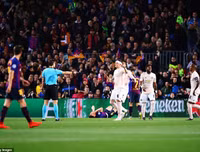 [ẢNH] Messi phá bỏ 