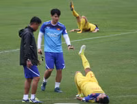 [ẢNH] Trợ lý điển trai người Hàn Quốc gây chú ý ở U23 Việt Nam