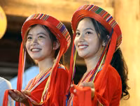 [ẢNH] Ngắm thiếu nữ Pà Thẻn duyên dáng trong điệu múa truyền thống