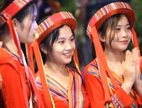 [ẢNH] Ngắm thiếu nữ Pà Thẻn duyên dáng trong điệu múa truyền thống