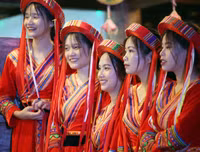 [ẢNH] Ngắm thiếu nữ Pà Thẻn duyên dáng trong điệu múa truyền thống