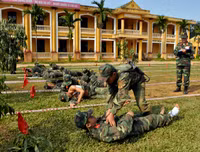 Bộ đội Hà Nội thi bắn súng trường, gói thuốc nổ, võ chiến đấu