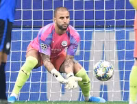 [ẢNH] Pep Guardiola buộc phải sử dụng hậu vệ làm thủ môn như thế nào?