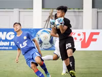 Thắng trận, cầu thủ U17 PVF cúi đầu lễ phép trước ban huấn luyện đối phương