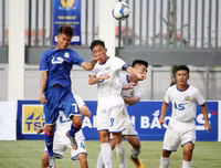 Thắng trận, cầu thủ U17 PVF cúi đầu lễ phép trước ban huấn luyện đối phương