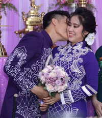 Lê Phương và chồng trẻ không ngừng thể hiện tình yêu tại lễ cưới