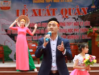 [ẢNH] Cầu thủ trường Ngô Sỹ Liên mặc váy múa 