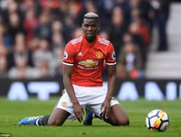 [ẢNH] Mourinho cay đắng, sao M.U thất thểu khi dâng cúp vô địch cho Man City