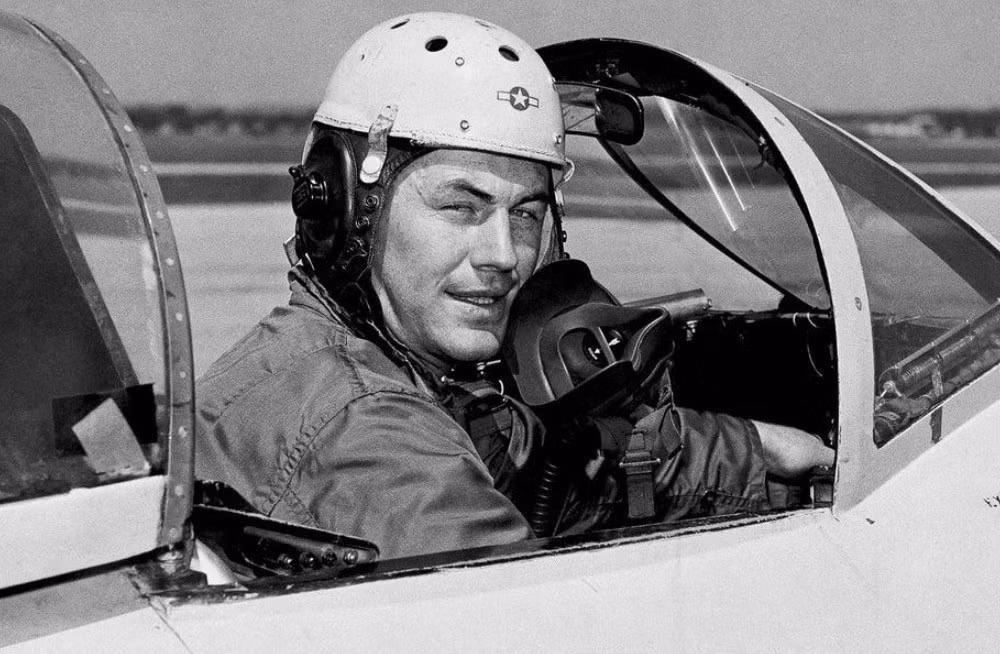 Tinh hoa phi công thử nghiệm (2): Chuck Yeager – Người đàn ông bay xuyên ‘bức tường âm thanh’ với hai chiếc xương sườn gãy