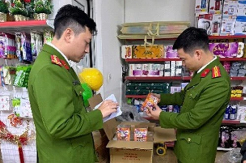 Xử lý cơ sở kinh doanh pháo hoa trái phép trên địa bàn phường Kiến Hưng