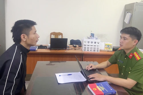 Bắt ngay đối tượng côn đồ cầm dao chém người đi đường trong đêm