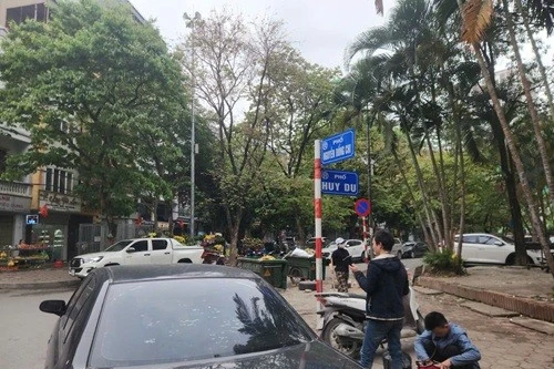  Làm rõ thông tin vụ chặn xe, đòi tiền gửi trên phố Huy Du