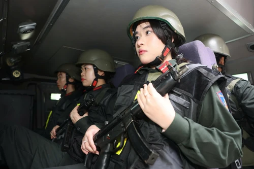 Những 'bóng hồng' trên tuyến đầu bảo vệ tuyệt đối an ninh, an toàn Đại hội XIV của Đảng