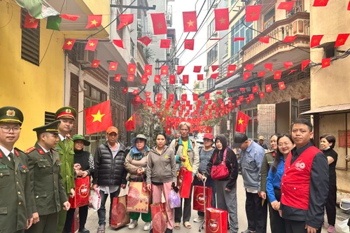 Món quà Xuân gửi những người con xa quê