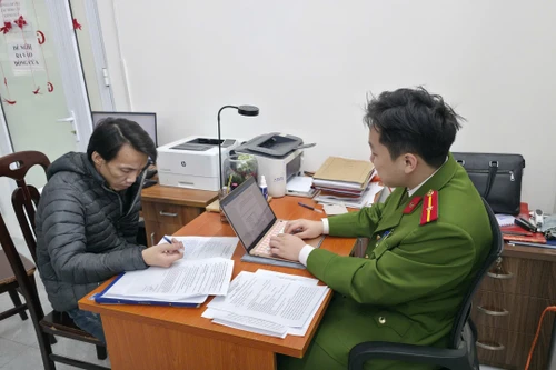 Vận động đối tượng truy nã đặc biệt về tội giết người đầu thú