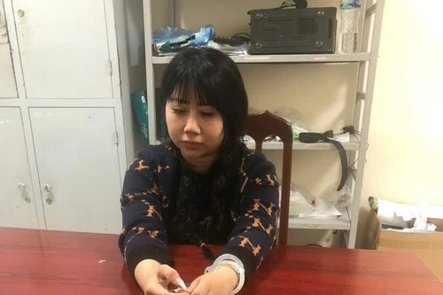 Bắt quả tang "nữ quái" mang ma túy đi bán