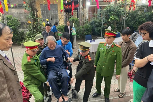 Lực lượng Công an Thủ đô vừa hoàn thành nghĩa vụ cử tri, vừa đảm bảo an ninh trật tự ngày bầu cử