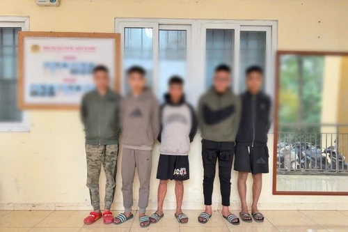 Tóm gọn 5 kẻ manh động đe dọa cướp tài sản